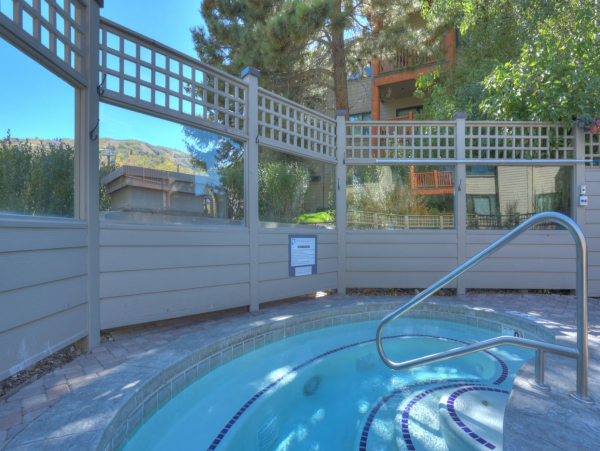 Ski in Ski out Park City condo sleeps 6